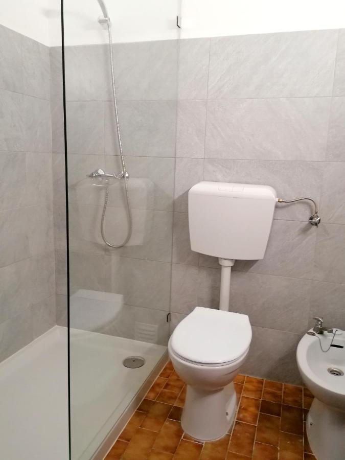 Appartamento Ema'S Beach And Nightlife House Lagos Esterno foto